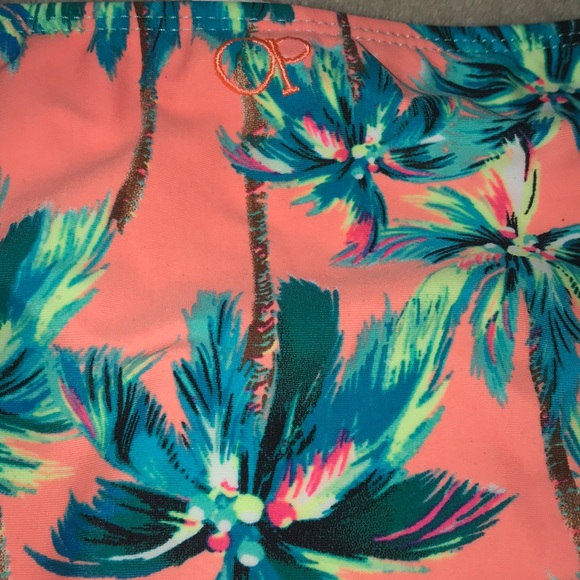 Bikini - Picture 4 of 5